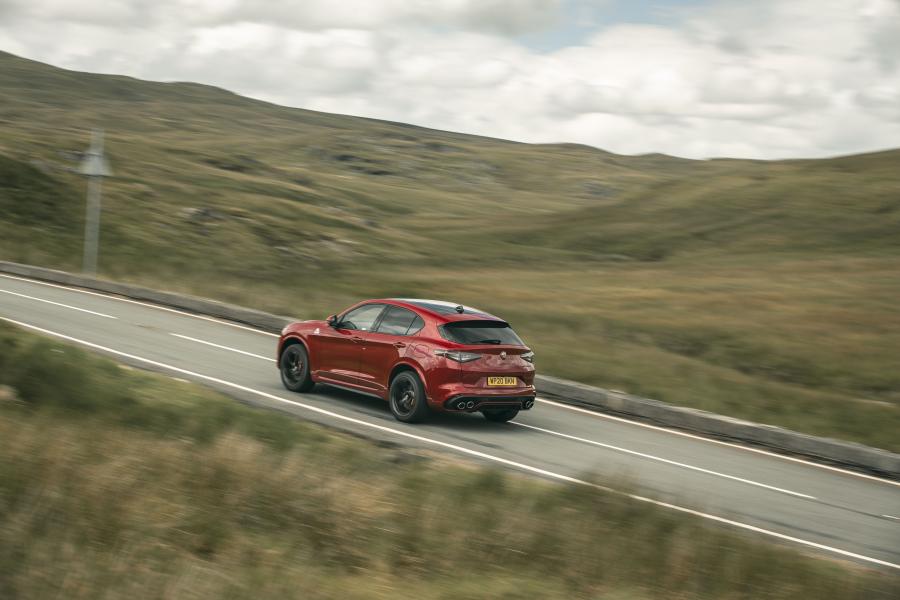  Alfa Romeo Stelvio Quadrifoglio (949) 2020 года  (UK) (фото 22 из 37)
